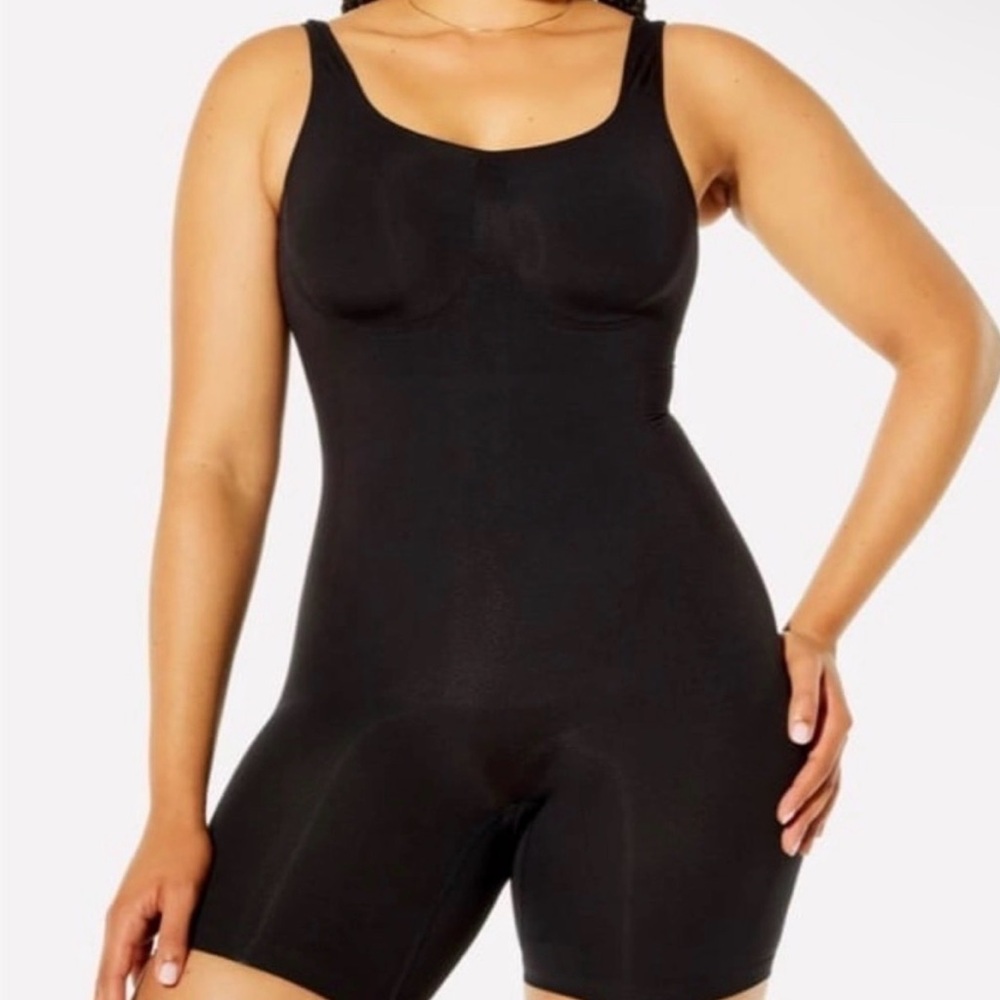 NWT- Yitty/Fabletics Nearly Naked Shaping Mid Thigh Bodysuit M/L